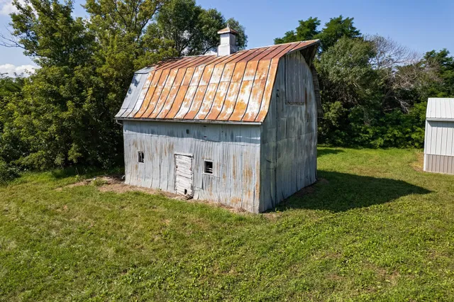 $565,000 | 36518 211th Avenue, Le Center, MN 56057