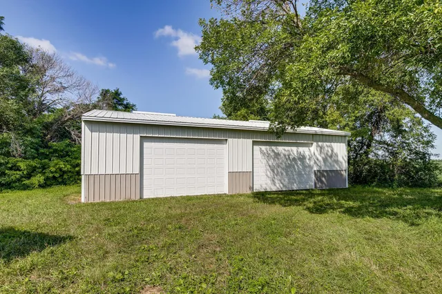 $565,000 | 36518 211th Avenue, Le Center, MN 56057