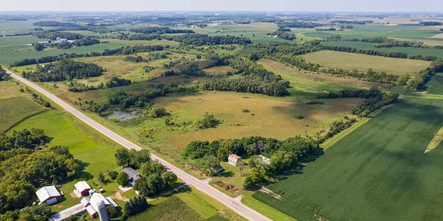 $565,000 | 36518 211th Avenue, Le Center, MN 56057