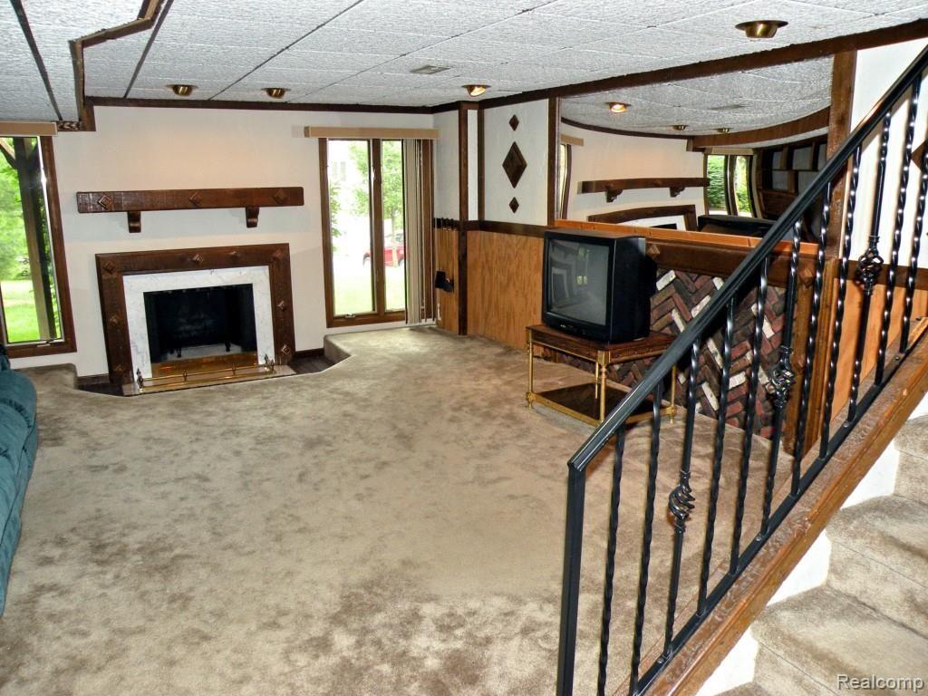 919 Golfview Court Rochester, MI 48307 - Photo 22 of 32 Lower Level Family Room