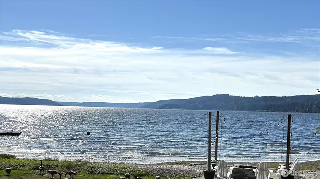 a view of ocean with sky view