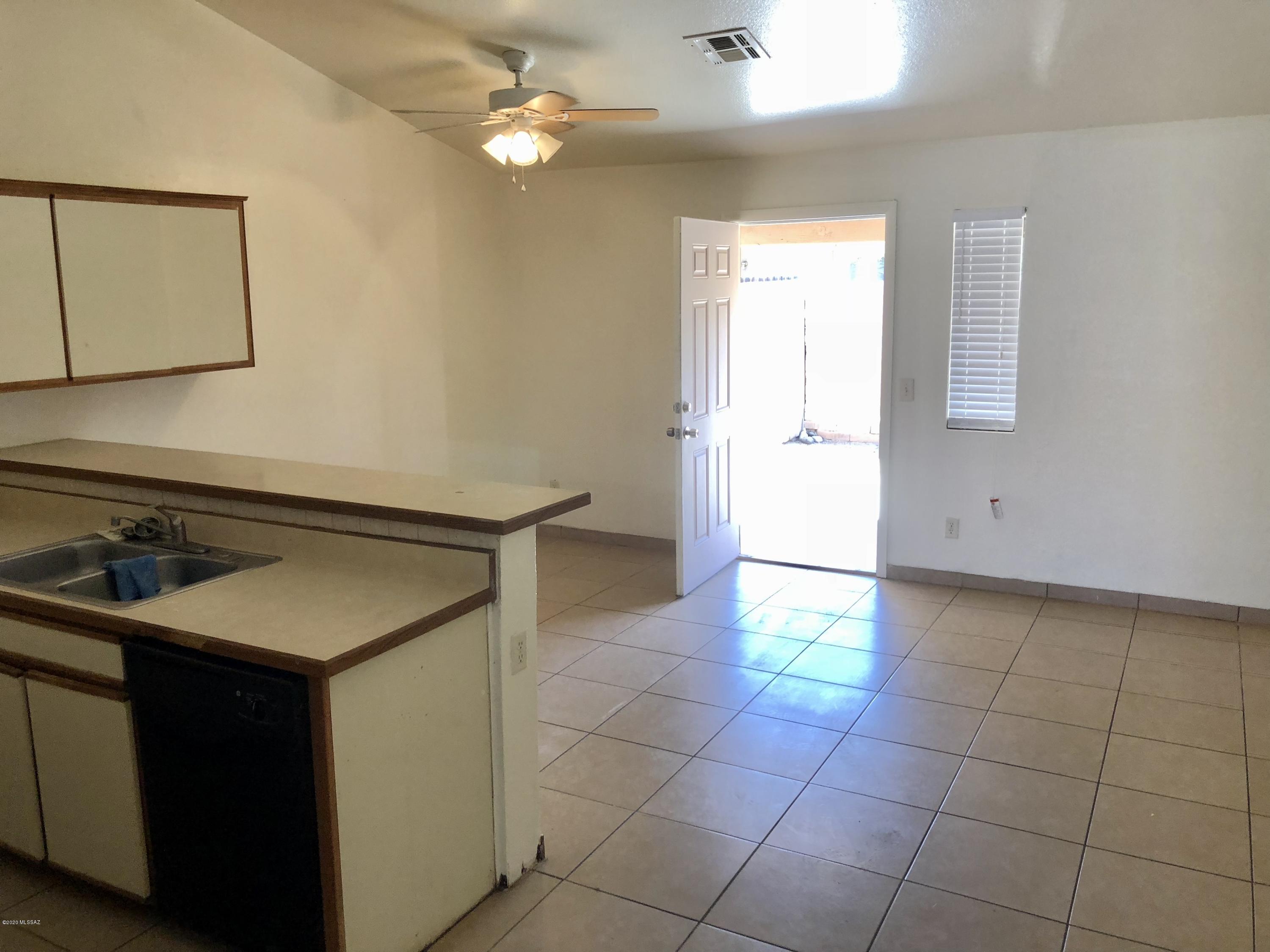 1655 Twin Ridge Road Tucson, AZ 85746 - Photo 4 of 19