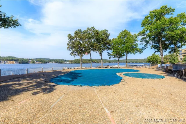 $375,000 | 2500 Bay Point Lane, Unit 122, Osage Beach, MO 65065