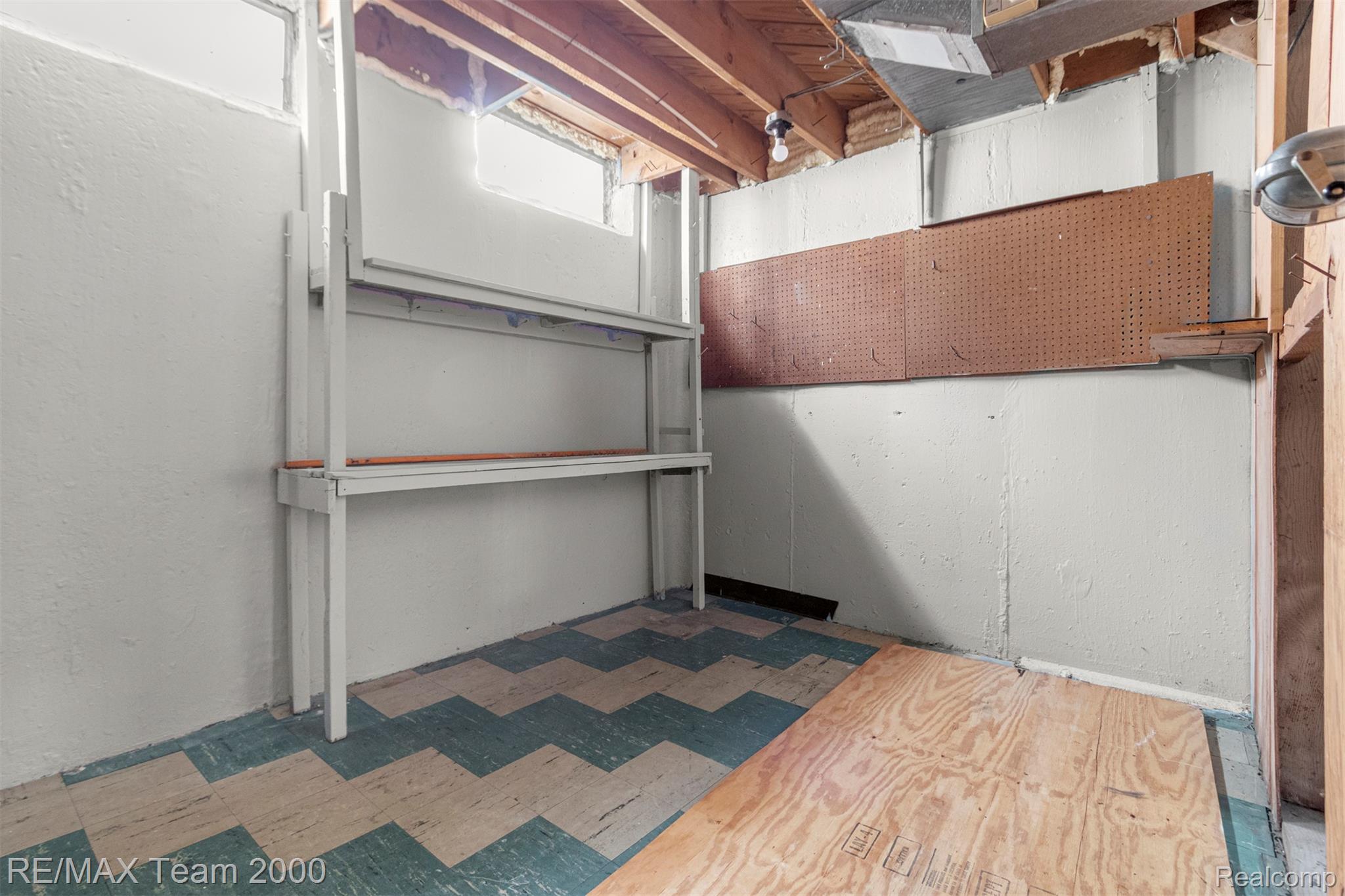 19431 Stephens Road Eastpointe, MI 48021 - Photo 36 of 46 Below grade area with a textured wall