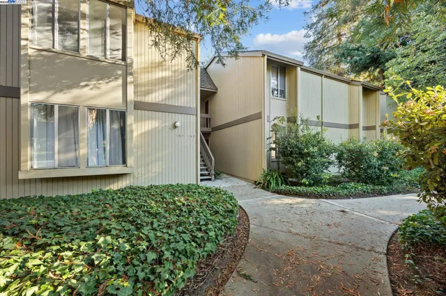$578,000 | 505 Cypress Point Drive, Unit 137, Mountain View, CA 94043