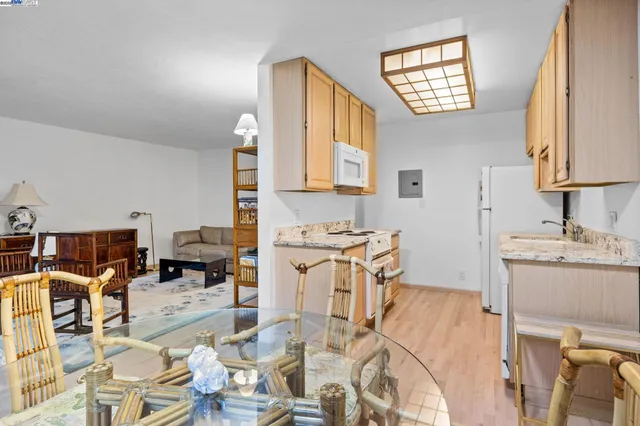 $578,000 | 505 Cypress Point Drive, Unit 137, Mountain View, CA 94043