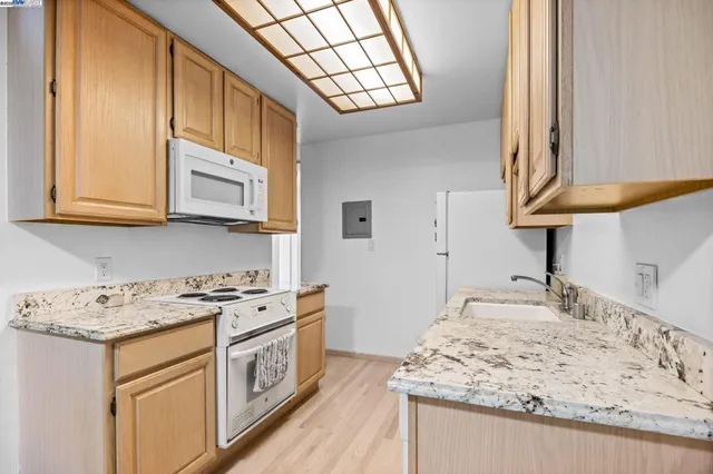 $578,000 | 505 Cypress Point Drive, Unit 137, Mountain View, CA 94043