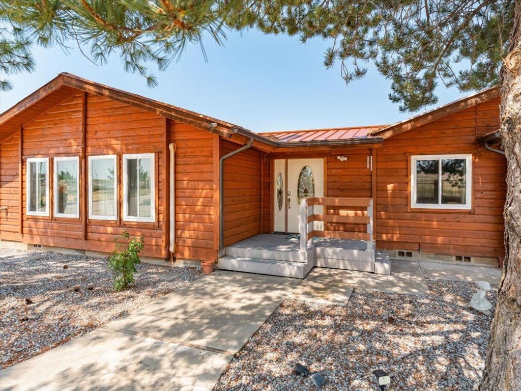 1821 Lichens Road Montague, CA 96064 - Photo 3 of 28 Gallery Image 3