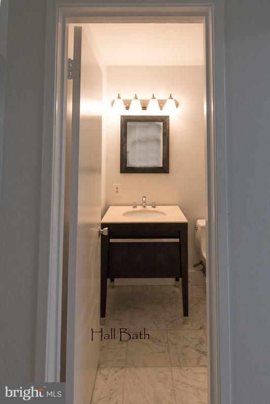 11302 Gatesborough Lane Reston, VA 20191 - Photo 13 of 30 Interior (General)