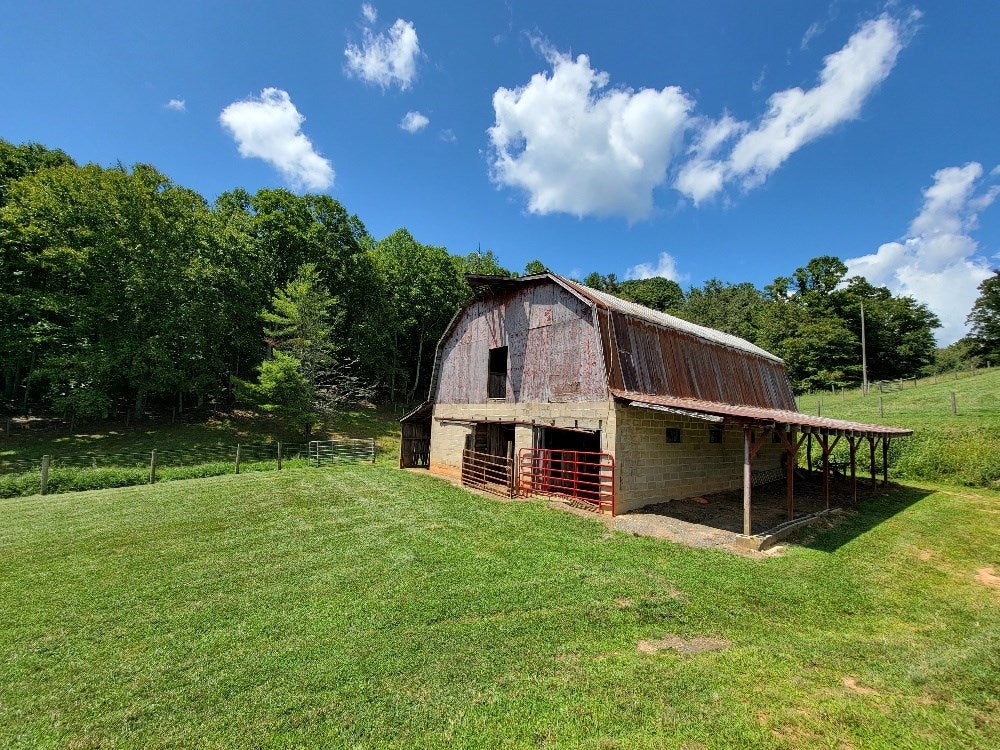 305 Rising Sun Lane Galax, VA 24333 - Photo 22 of 42 Gallery Image 22