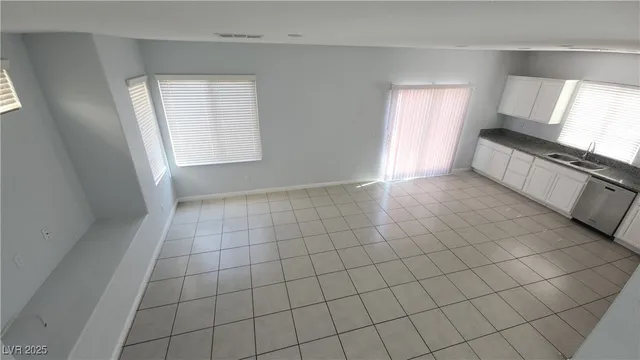 $2,800 | 3045 East Austin Pale Avenue, North Las Vegas, NV 89081