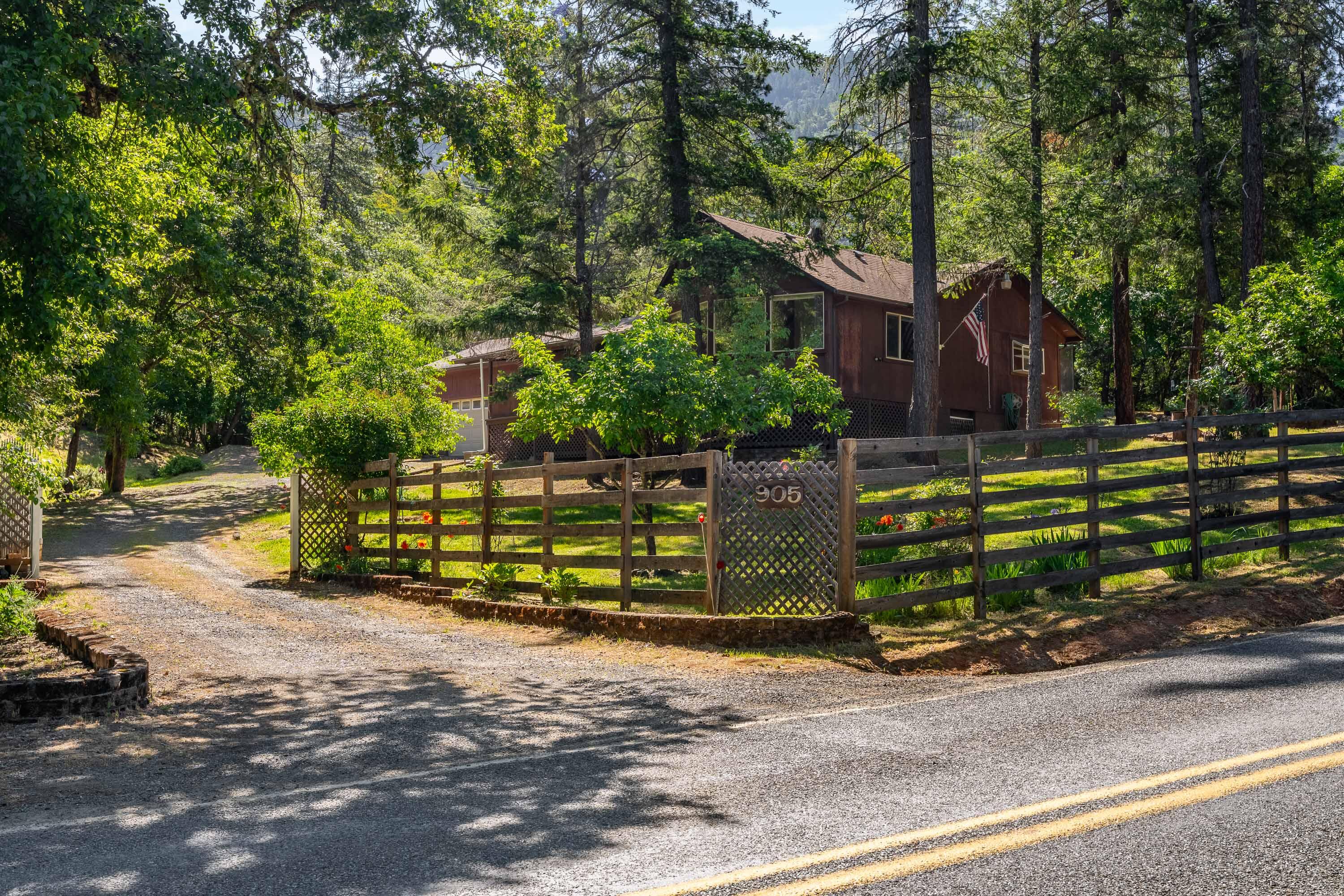 905 Summit Loop Grants Pass, OR 97527 - Photo 42 of 43 From street