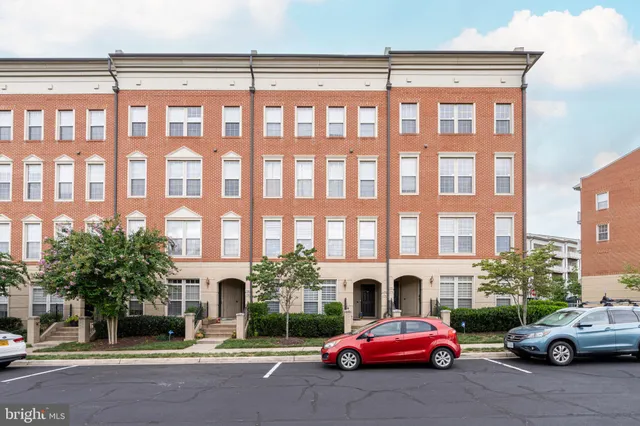 $2,800 | 7764 Cedar Branch Drive, Unit 87, Gainesville, VA 20155