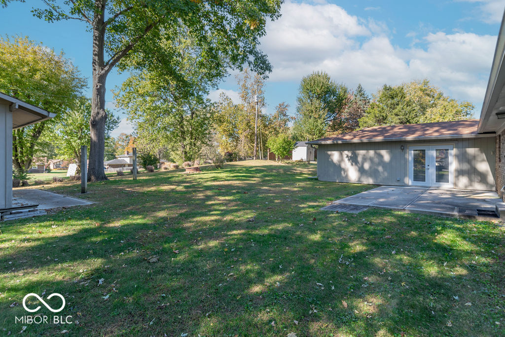 374 Shadow Road Greenwood, IN 46142 - Photo 3 of 30