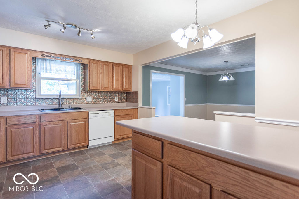 374 Shadow Road Greenwood, IN 46142 - Photo 8 of 30