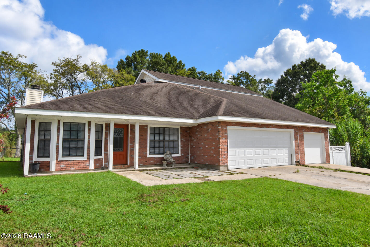 102 Confederate Avenue Broussard, LA 70518 - Photo 1 of 47 Front