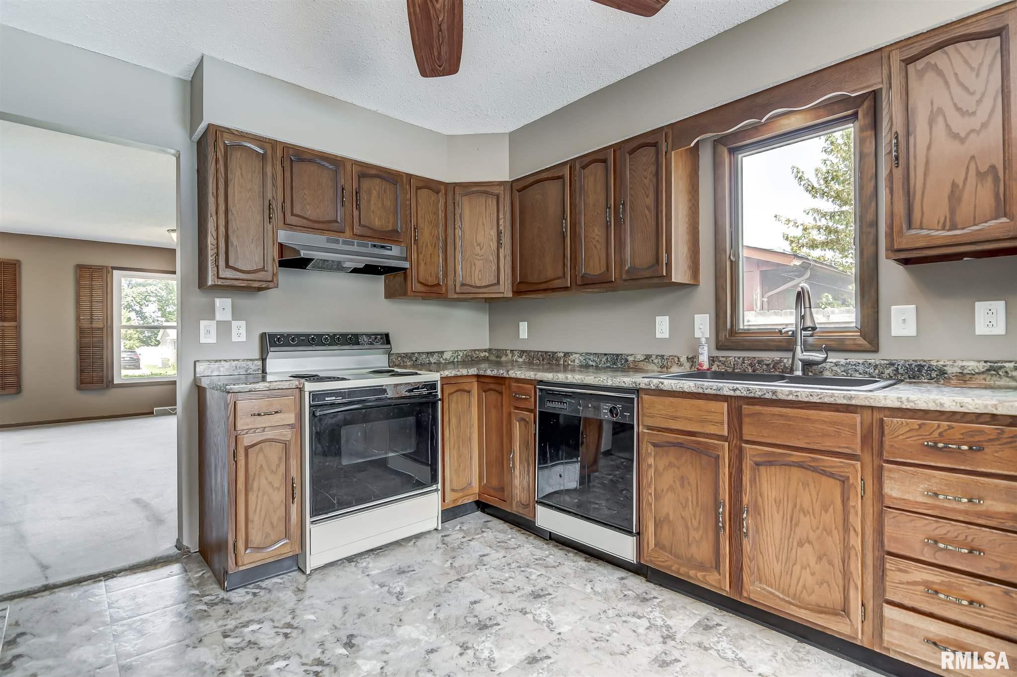 420 Armor Road Springfield, IL 62704 - Photo 8 of 35