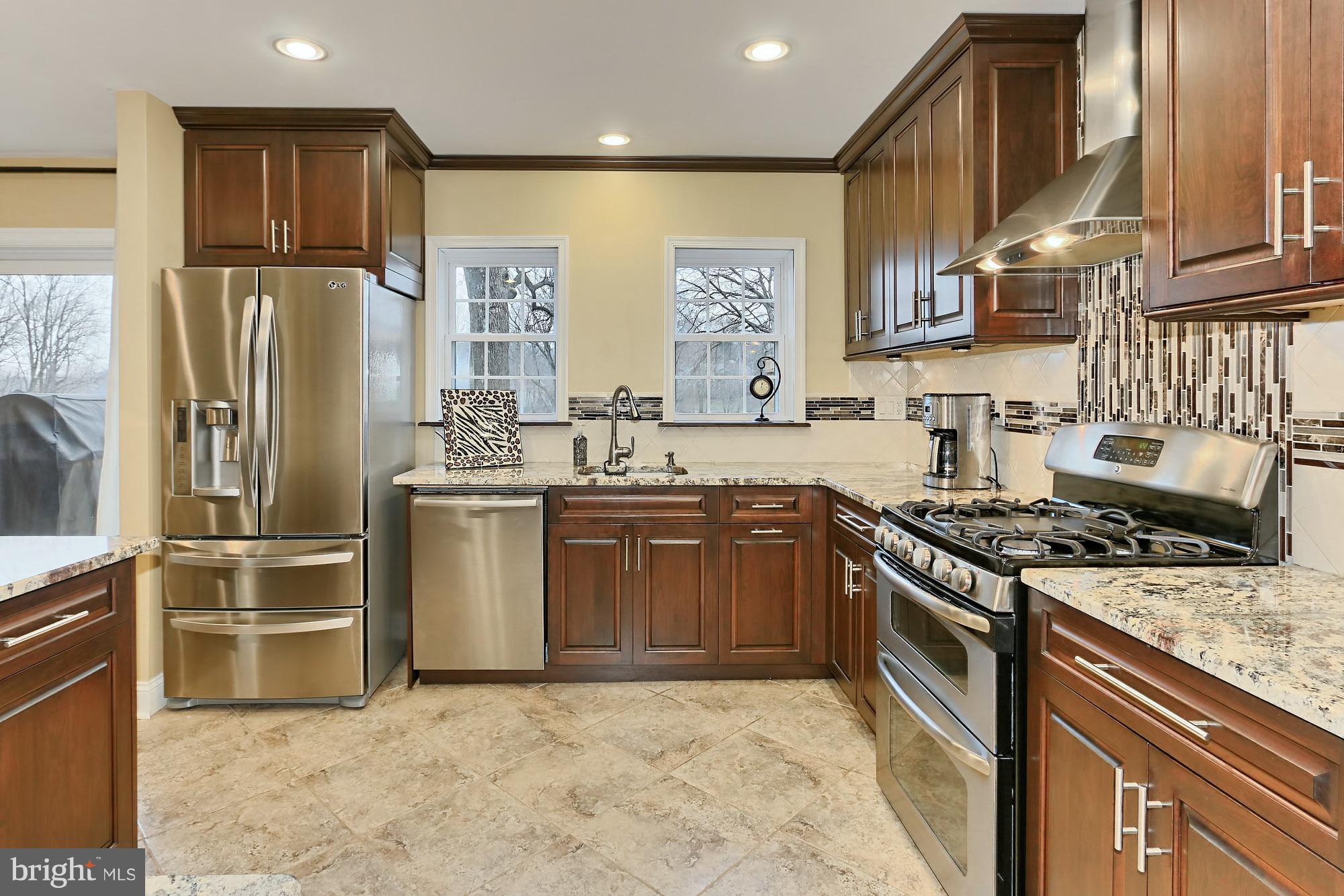 2078 Golf Course Drive Reston, VA 20191 - Photo 13 of 42 Kitchen