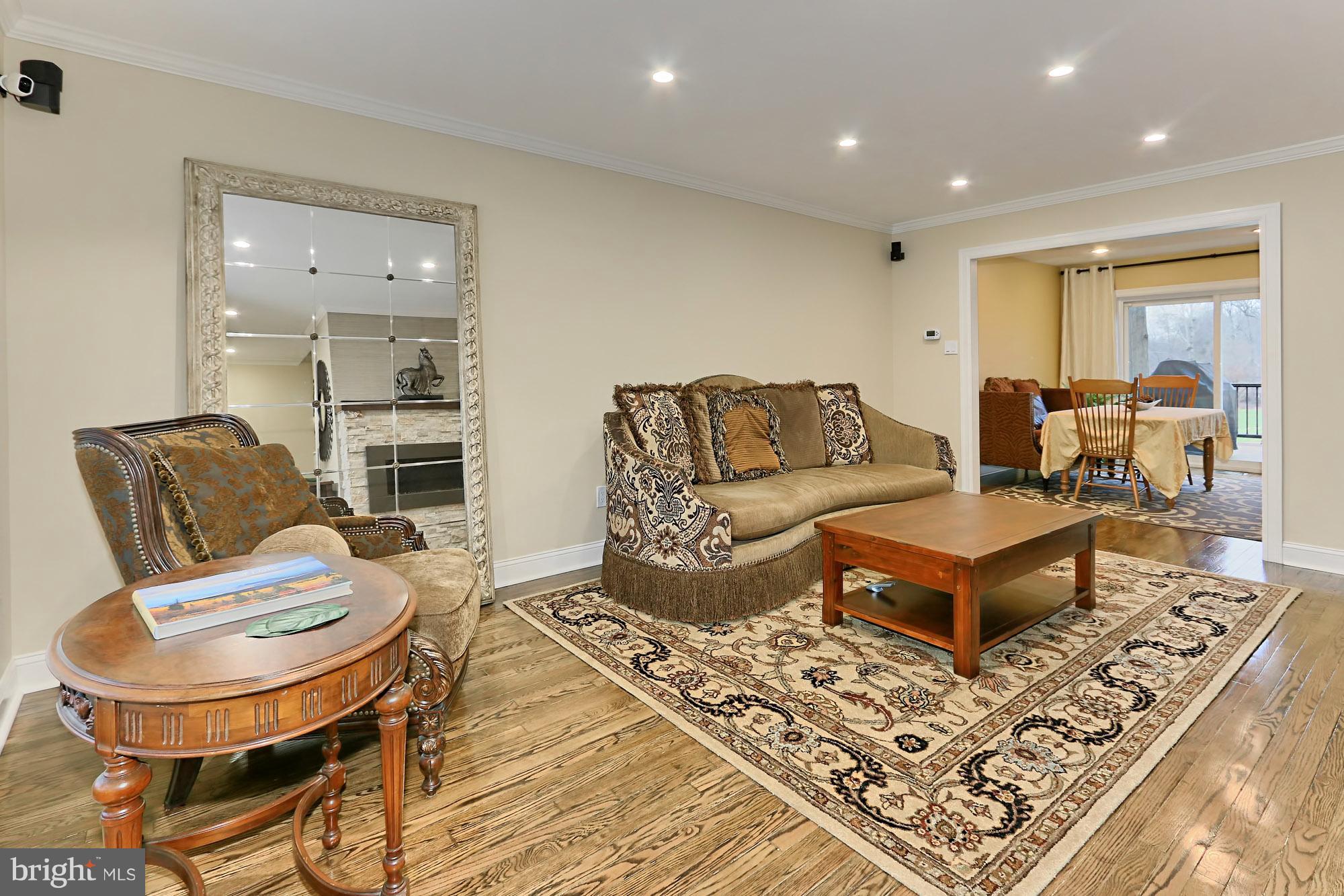 2078 Golf Course Drive Reston, VA 20191 - Photo 3 of 42 Living Room