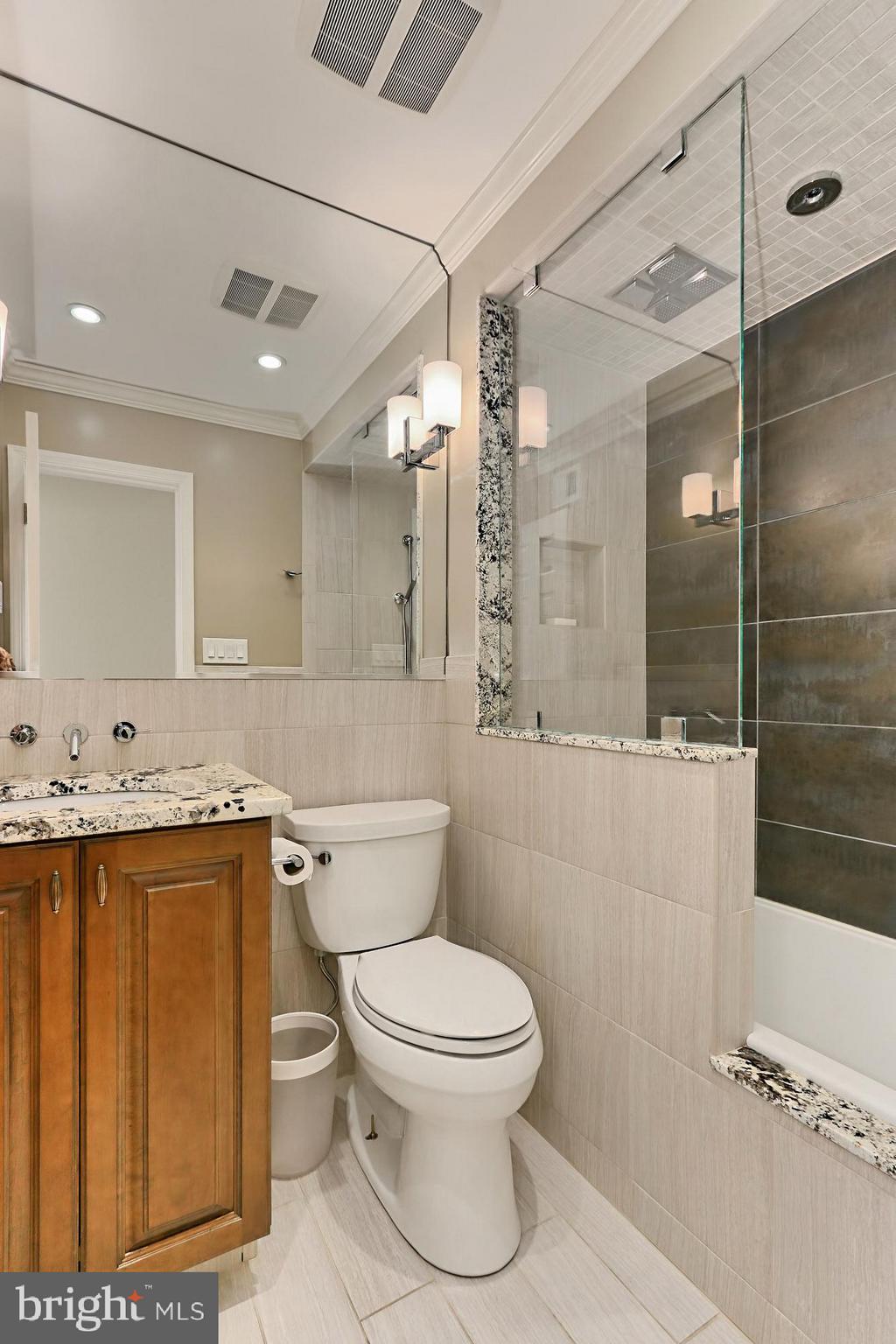 2078 Golf Course Drive Reston, VA 20191 - Photo 23 of 42 Bath