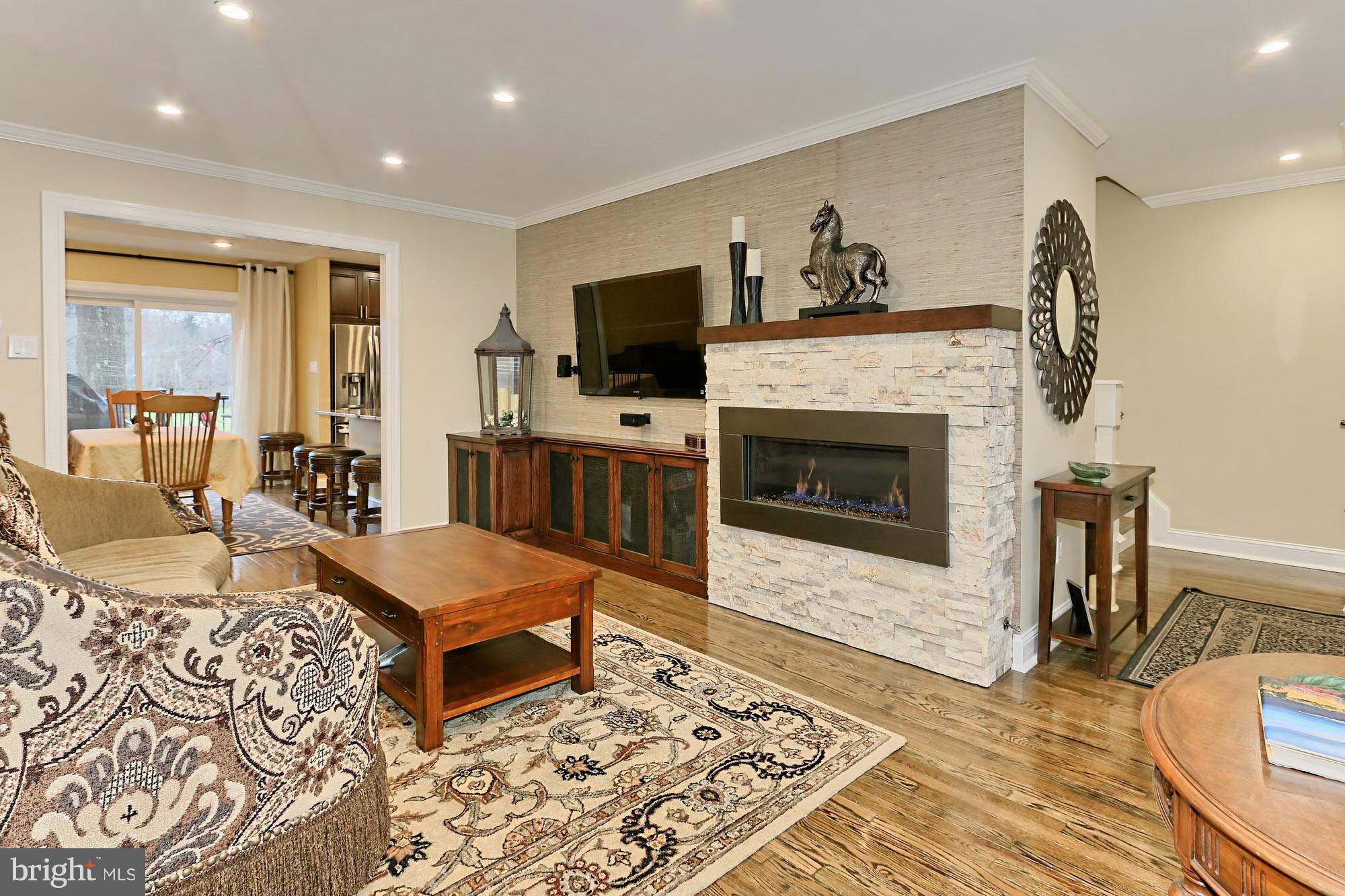 2078 Golf Course Drive Reston, VA 20191 - Photo 4 of 42 Living Room