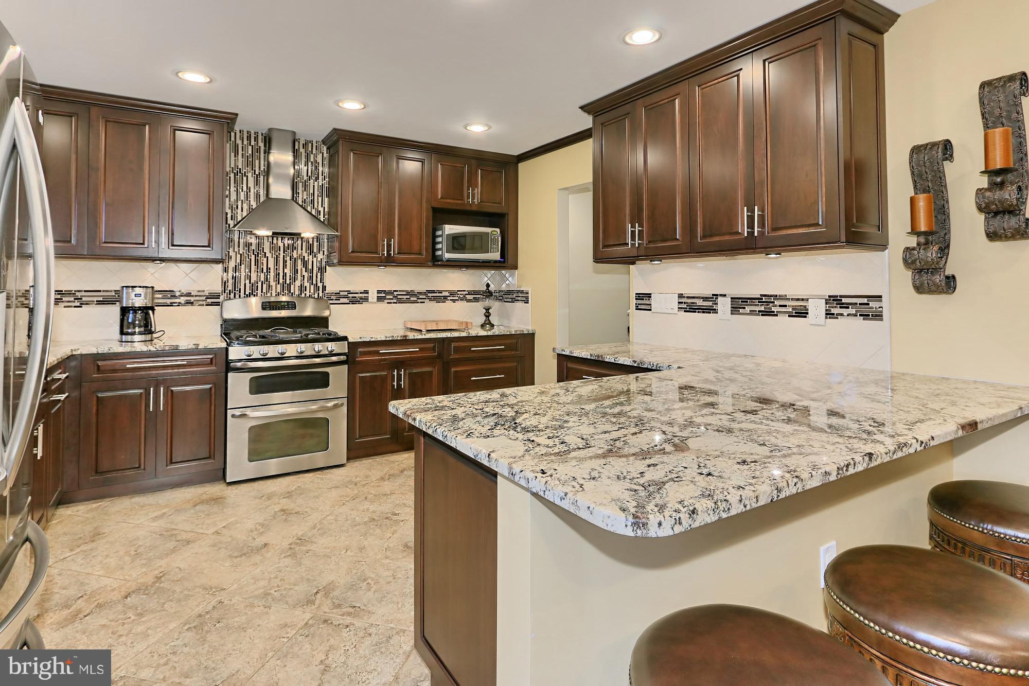2078 Golf Course Drive Reston, VA 20191 - Photo 8 of 42 Kitchen
