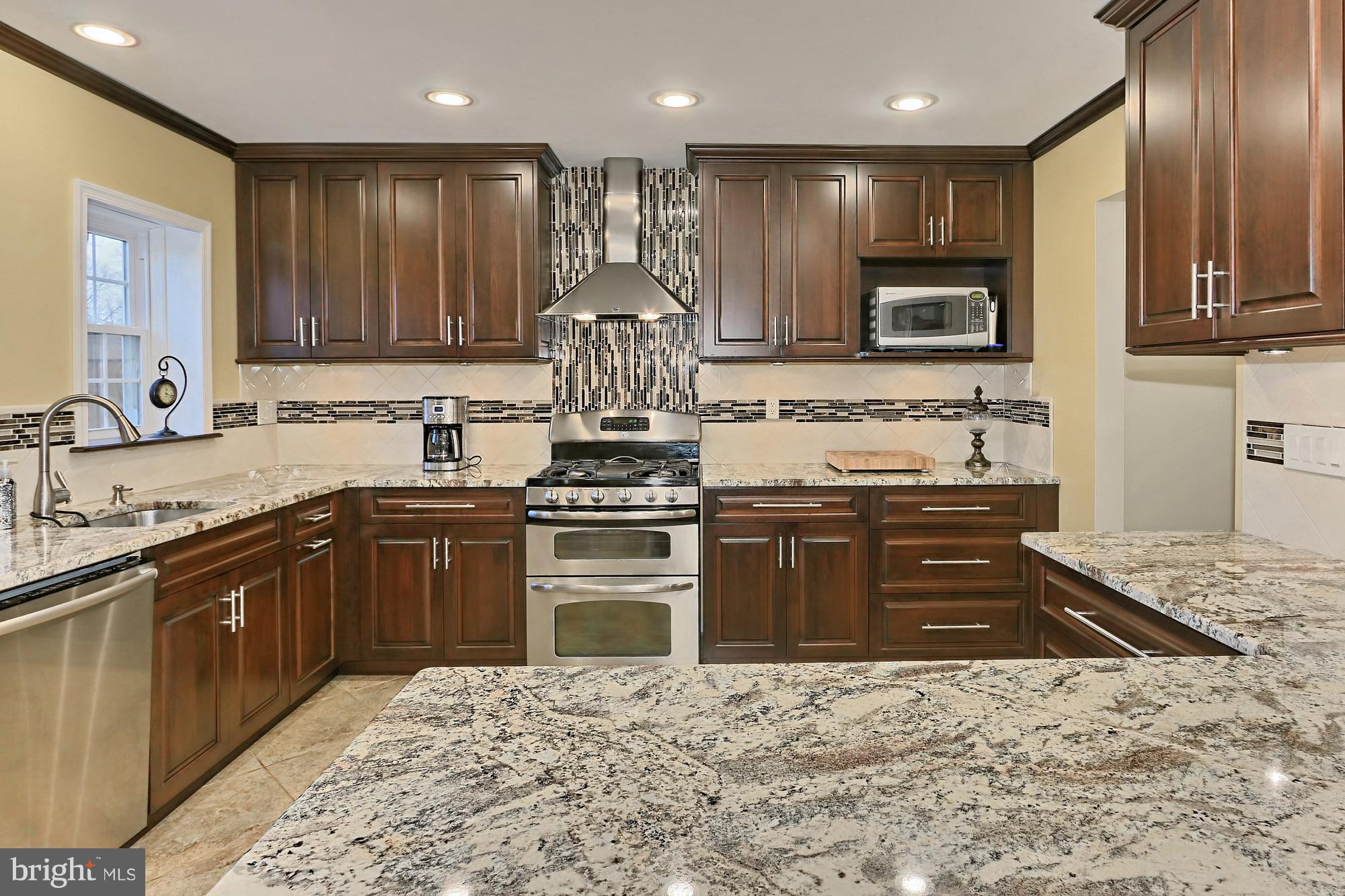 2078 Golf Course Drive Reston, VA 20191 - Photo 9 of 42 Kitchen