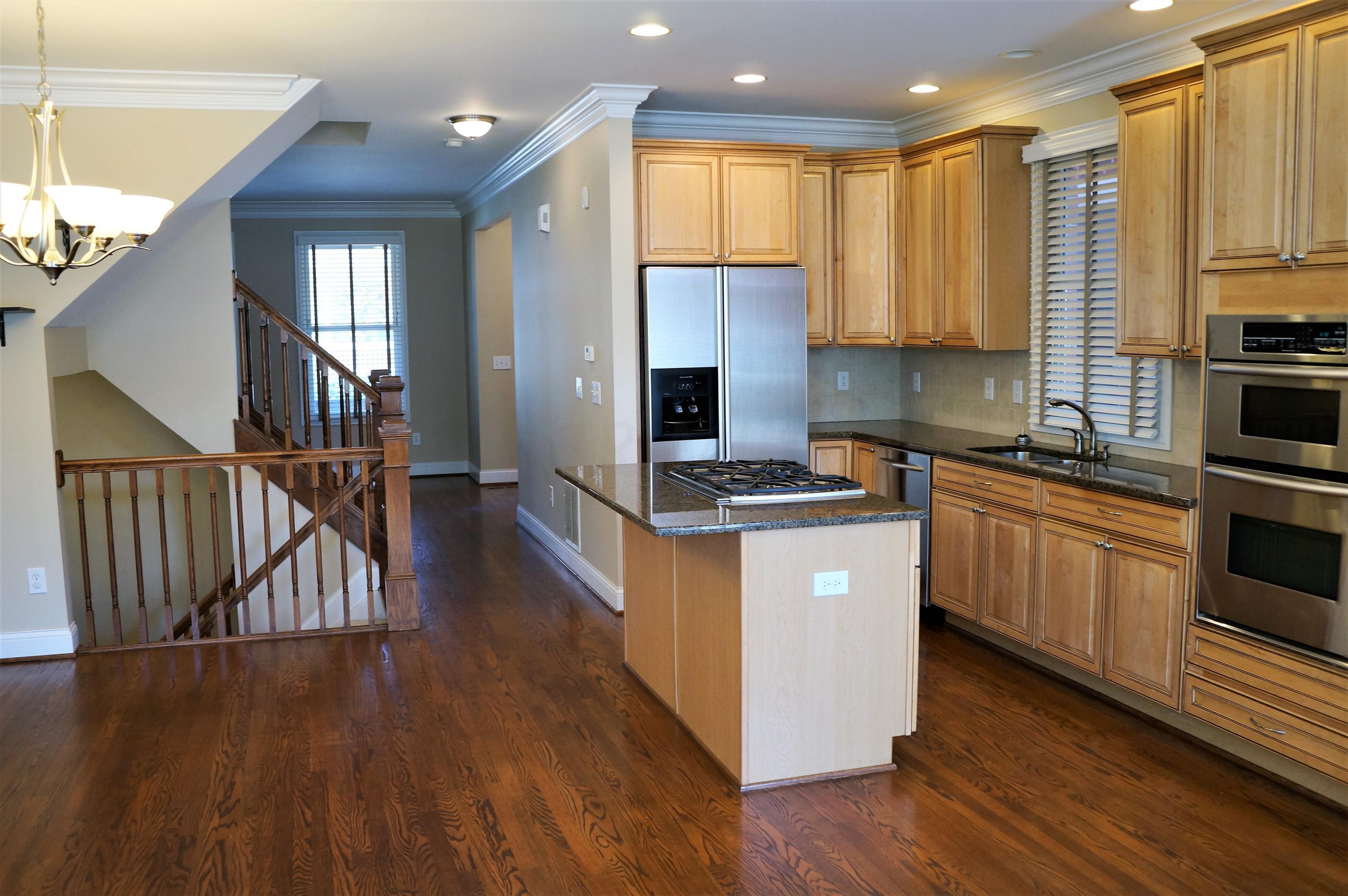 1013 Perry Street Columbus, OH 43201 - Photo 3 of 52