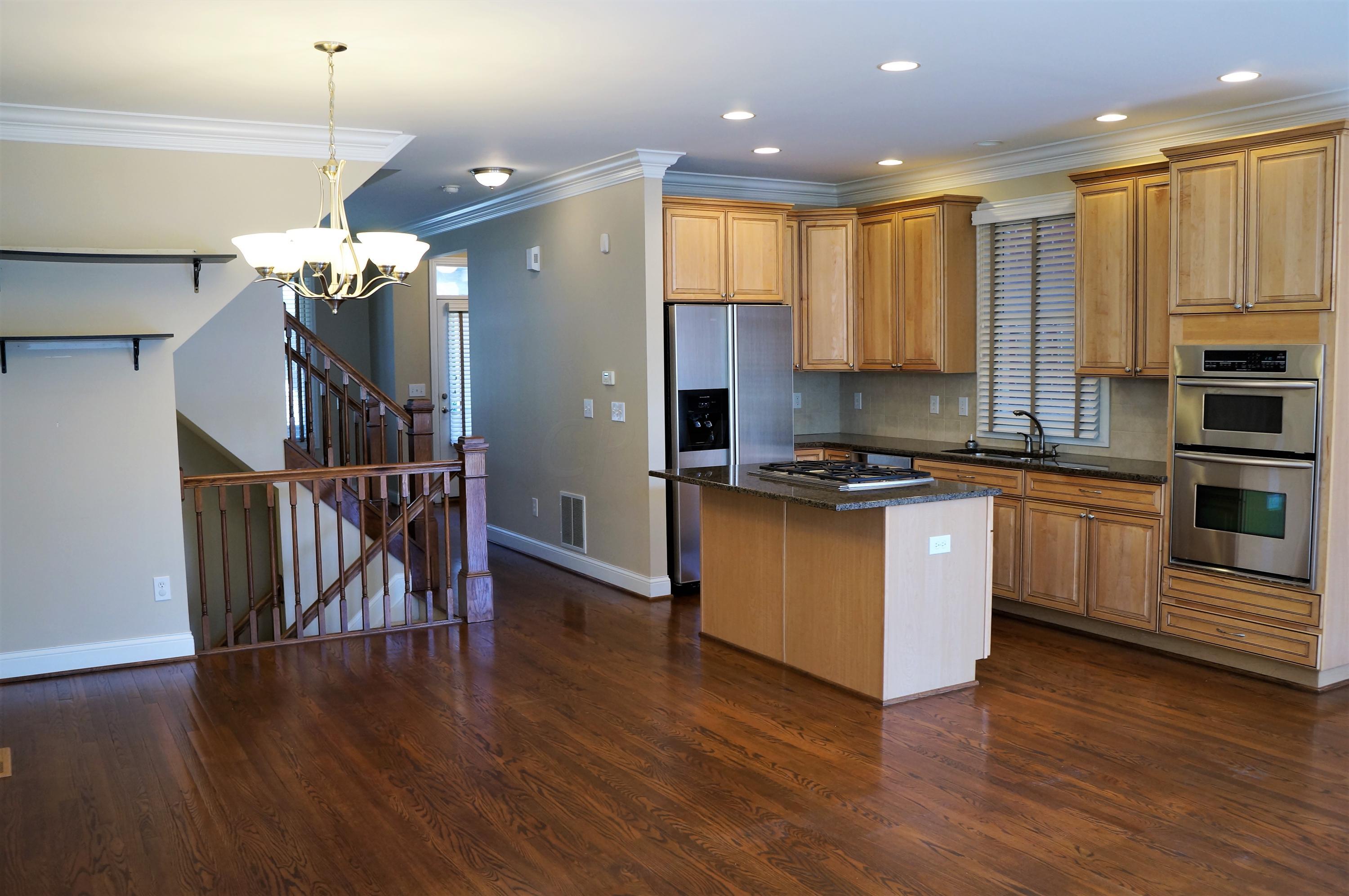 1013 Perry Street Columbus, OH 43201 - Photo 8 of 52