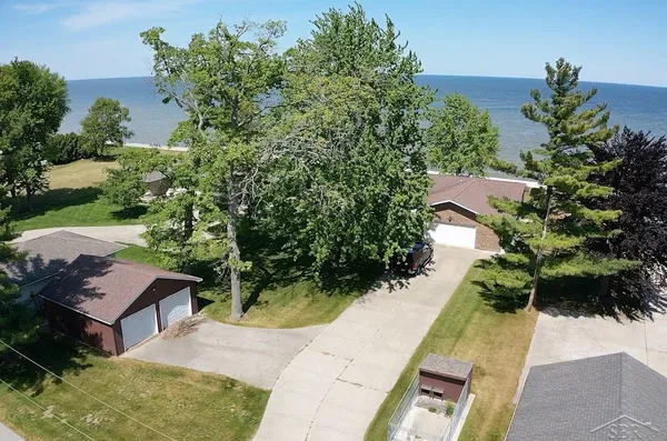 $550,000 | 381 South Linwood Beach Road, Linwood, MI 48634