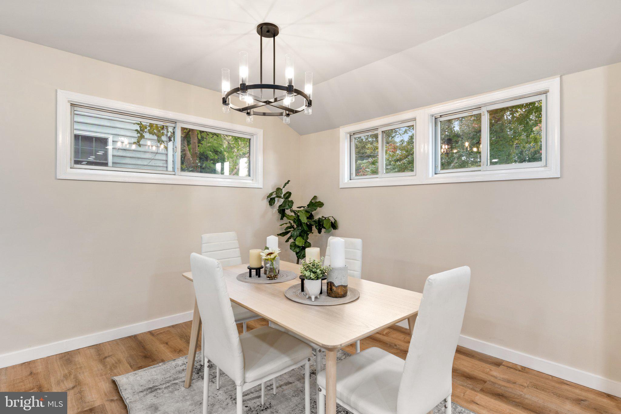 3215 Edgewood Road Kensington, MD 20895 - Photo 10 of 37 Bright and inviting dining space.