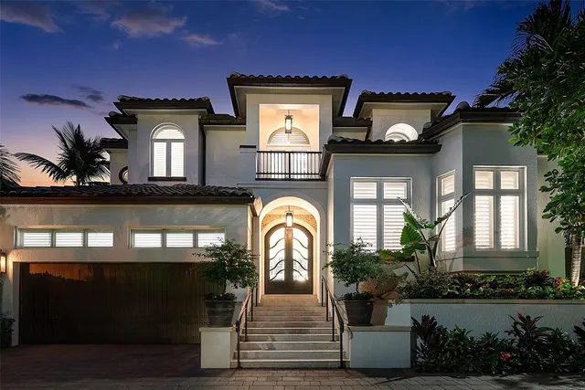 a house view with a outdoor space
