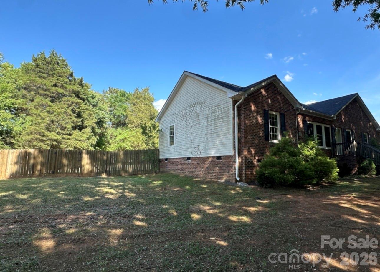 172 Jesse King Road Advance, NC 27006 - Photo 3 of 23 a front view of a house with garden