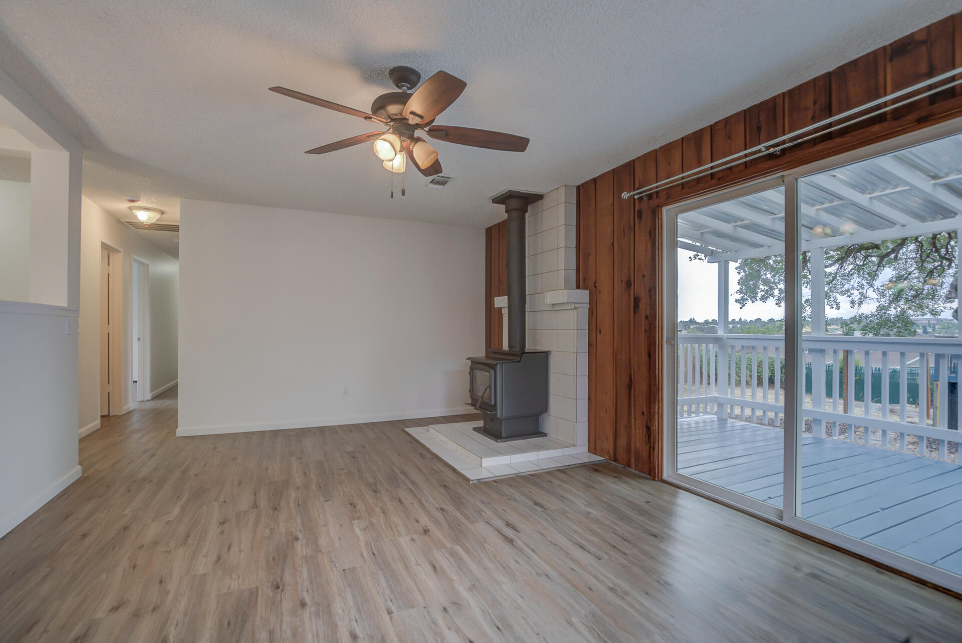 576 Ridge Road Redding, CA 96003 - Photo 13 of 32 Ridge-8