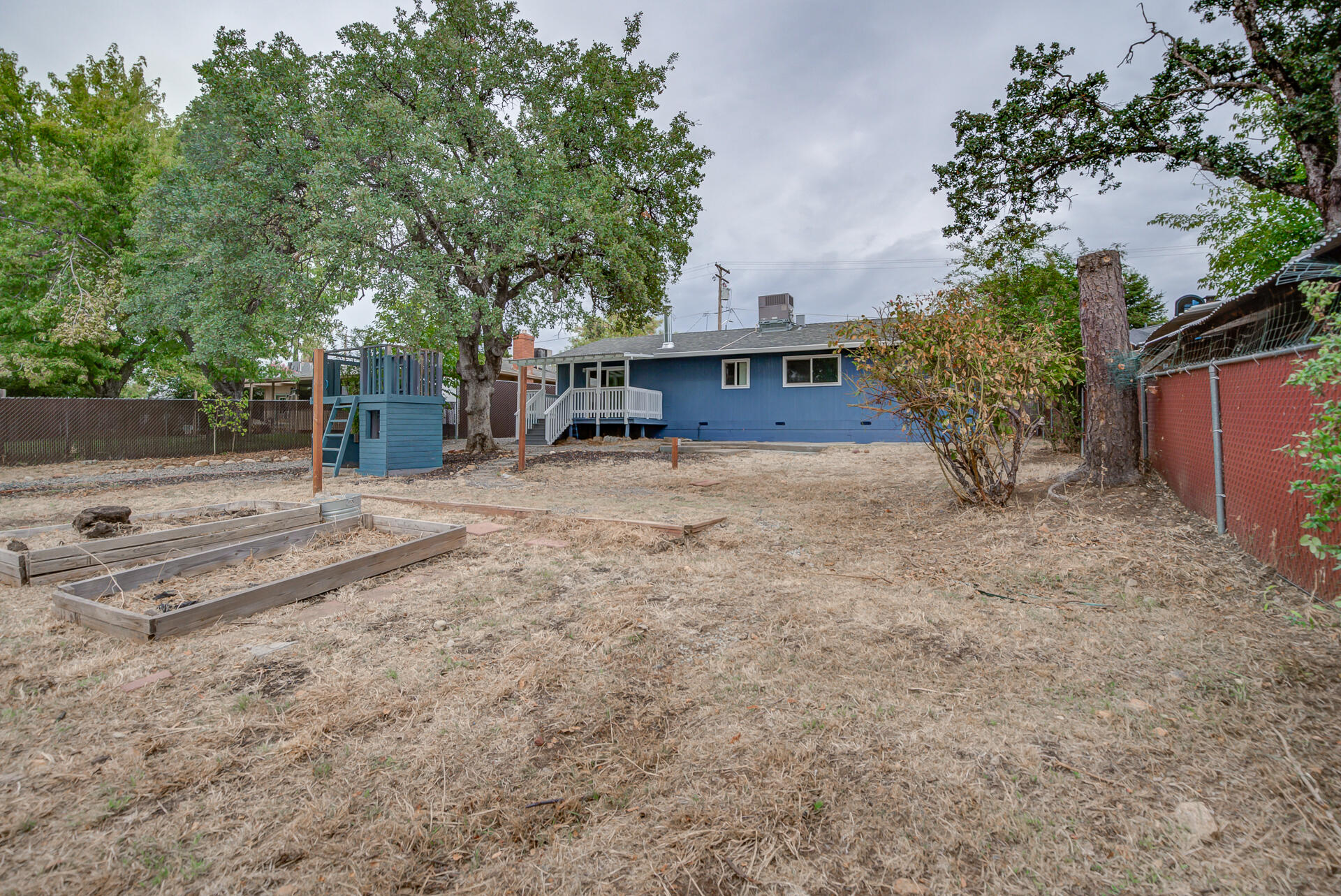 576 Ridge Road Redding, CA 96003 - Photo 2 of 32 Ridge-26