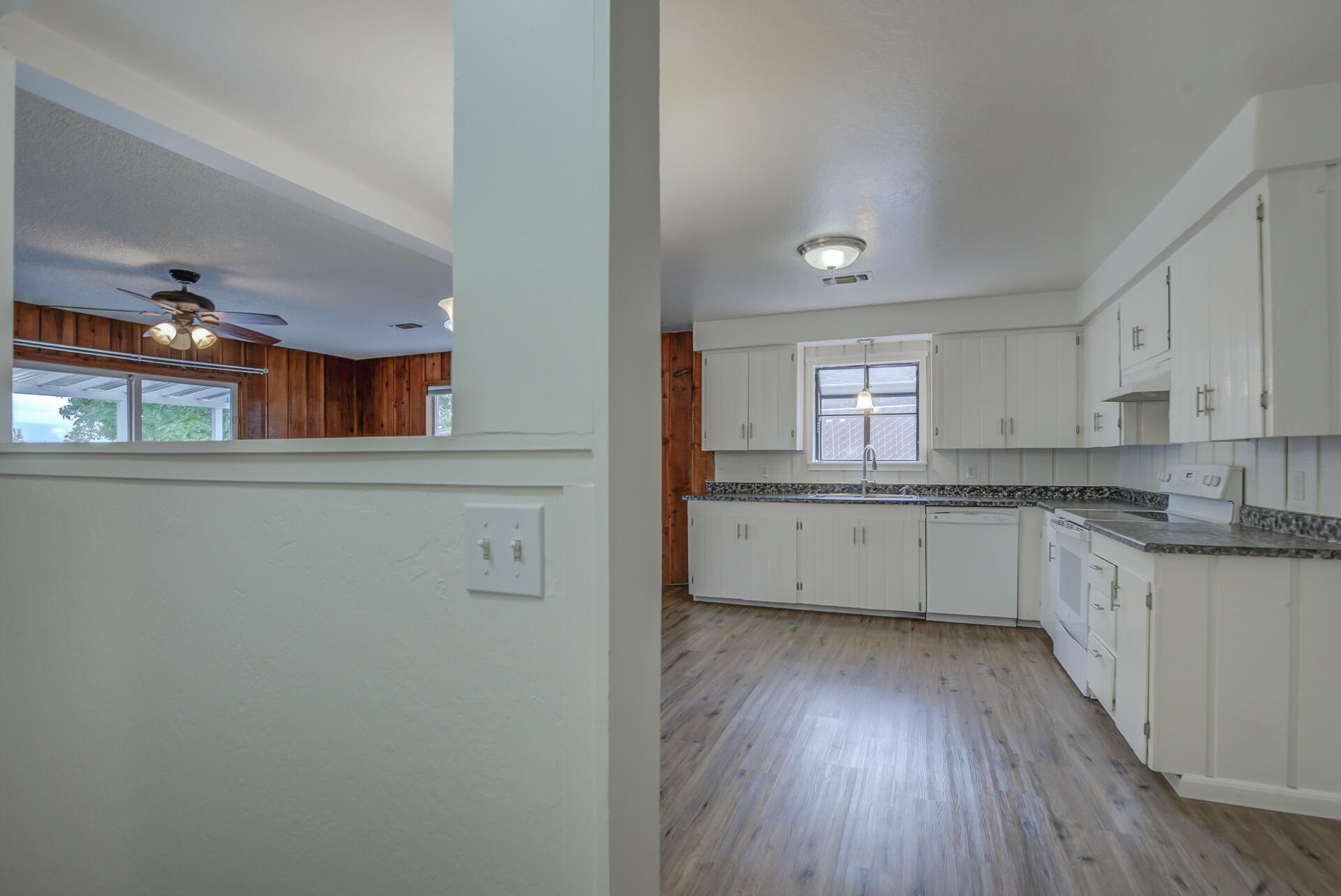 576 Ridge Road Redding, CA 96003 - Photo 6 of 32 Ridge-1