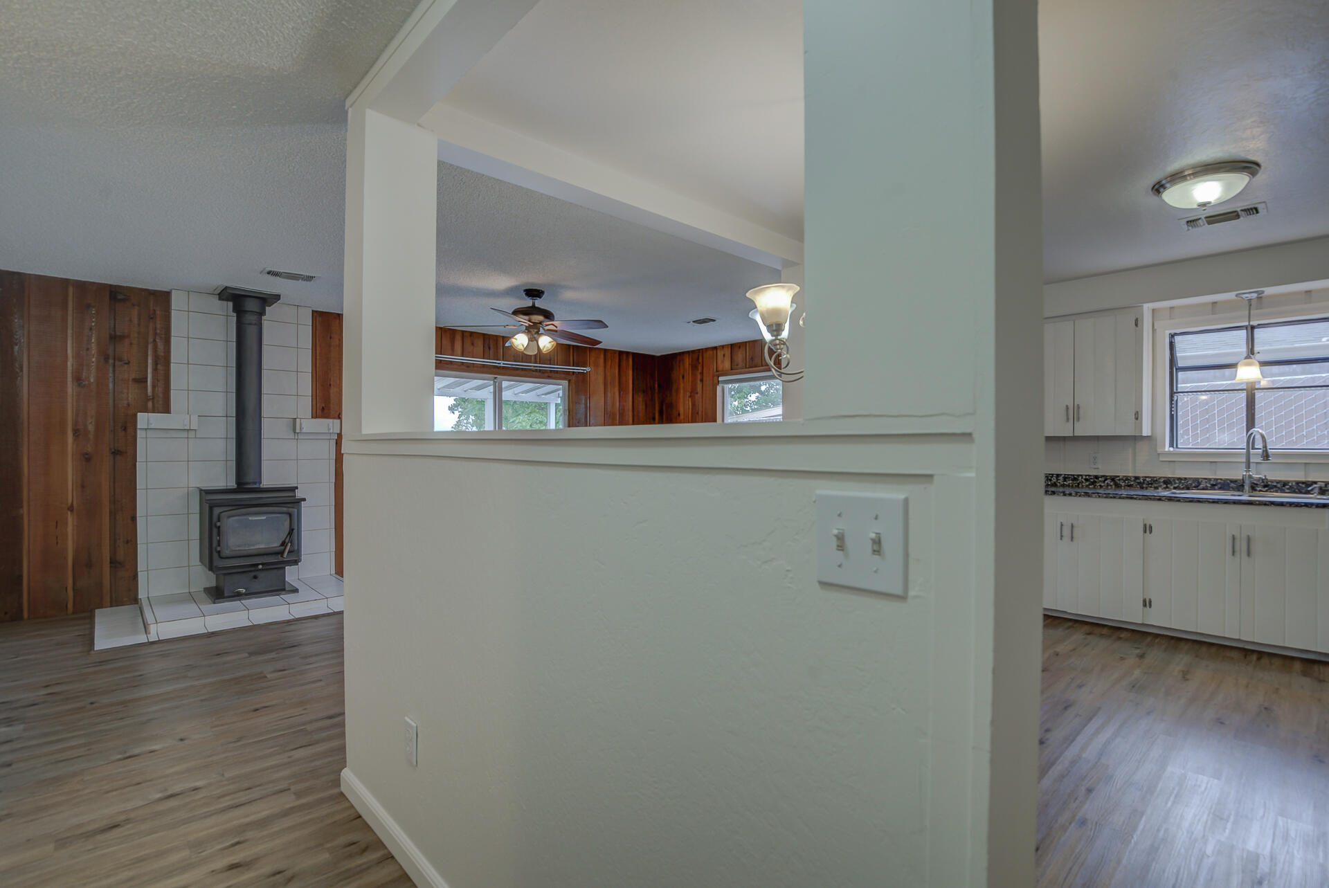 576 Ridge Road Redding, CA 96003 - Photo 7 of 32 Ridge-2