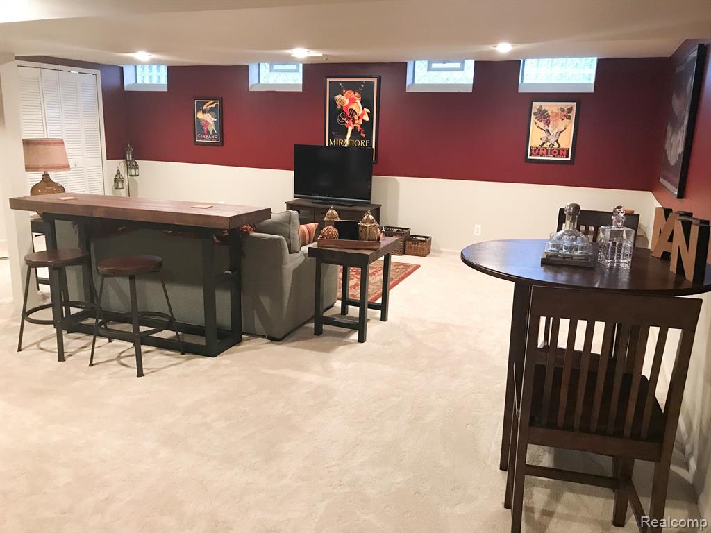 384 Huntington Court Rochester Hills, MI 48307 - Photo 22 of 34