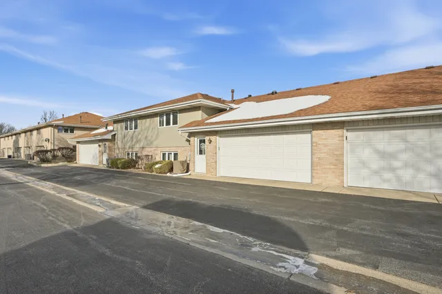 $335,000 | 10829 Minnesota Court, Orland Park, IL 60467