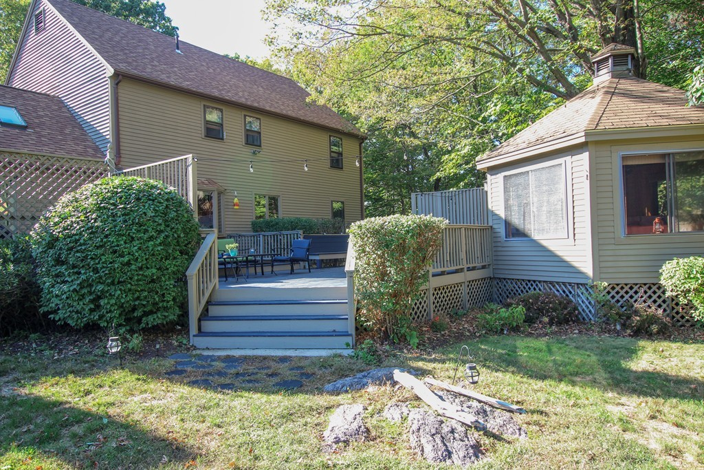 19 Coleman Road Newbury, MA 01922 - Photo 4 of 29 a view of a house with backyard and garden