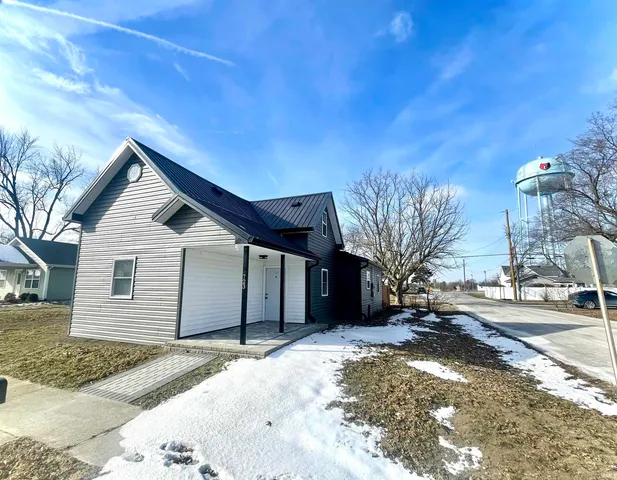 $240,000 | 723 North Cherry Street, Hartford City, IN 47348