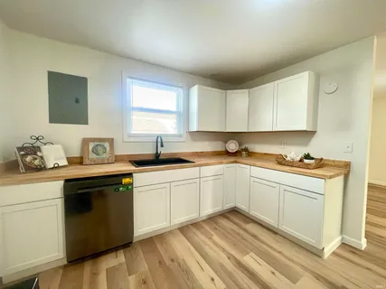 $240,000 | 723 North Cherry Street, Hartford City, IN 47348