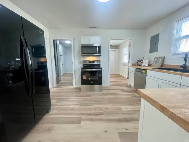 $240,000 | 723 North Cherry Street, Hartford City, IN 47348