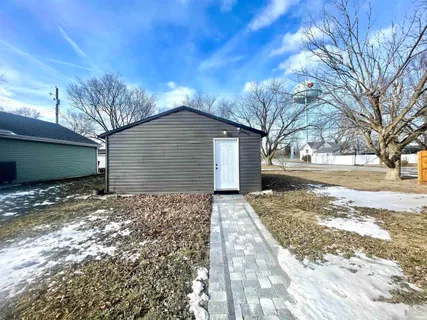 $240,000 | 723 North Cherry Street, Hartford City, IN 47348