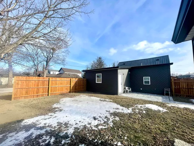 $240,000 | 723 North Cherry Street, Hartford City, IN 47348