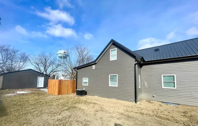 $240,000 | 723 North Cherry Street, Hartford City, IN 47348