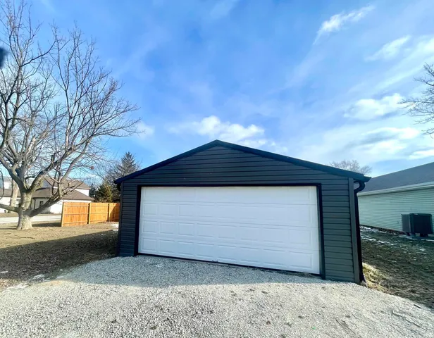 $240,000 | 723 North Cherry Street, Hartford City, IN 47348