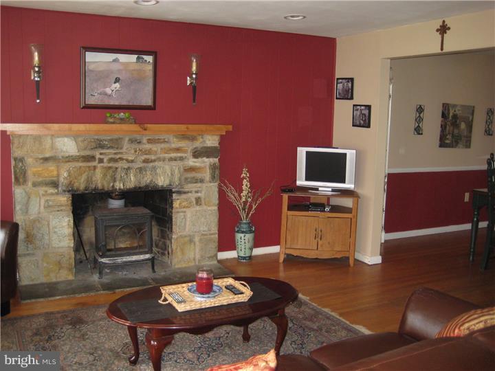 734 Mearns Road Warminster, PA 18974 - Photo 3 of 23 Gallery Image 3