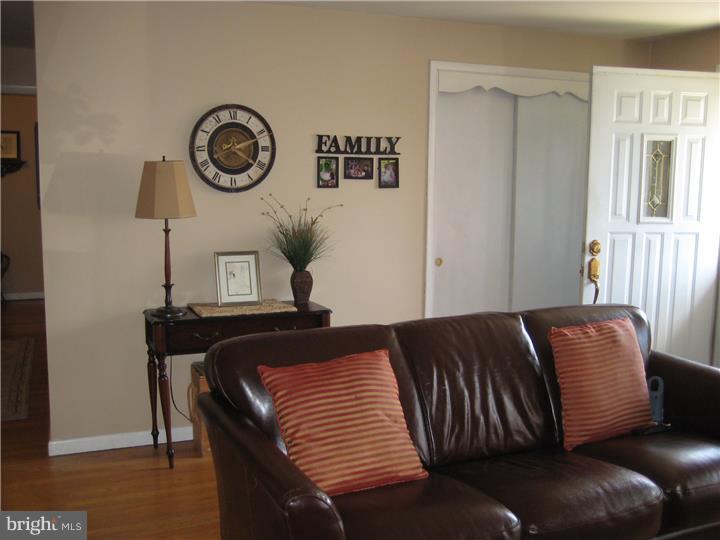 734 Mearns Road Warminster, PA 18974 - Photo 4 of 23 Gallery Image 4