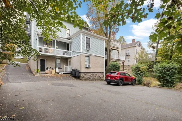 a car parked in front of a white house